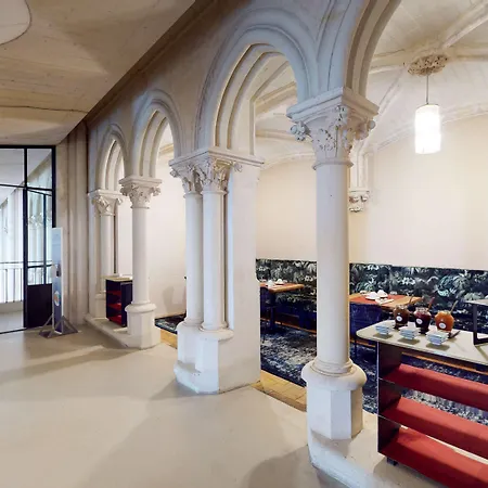 Mercure Centre Hotel 4*