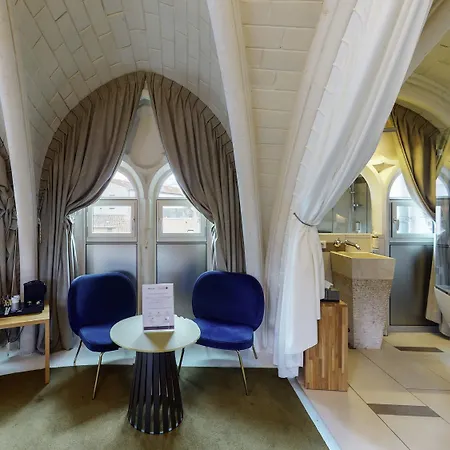 Mercure Centre Hotel 4*